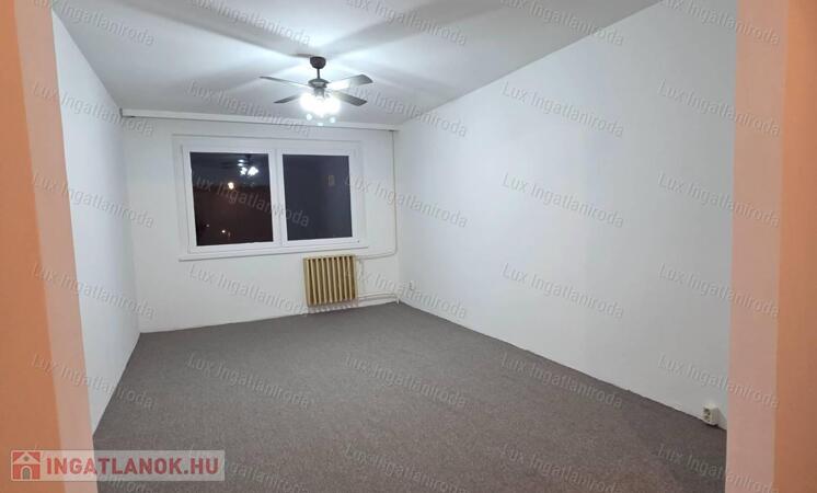 Eladó 2 szobás 1 emeleti lakás Oroszlányon- azonnal költözhető!