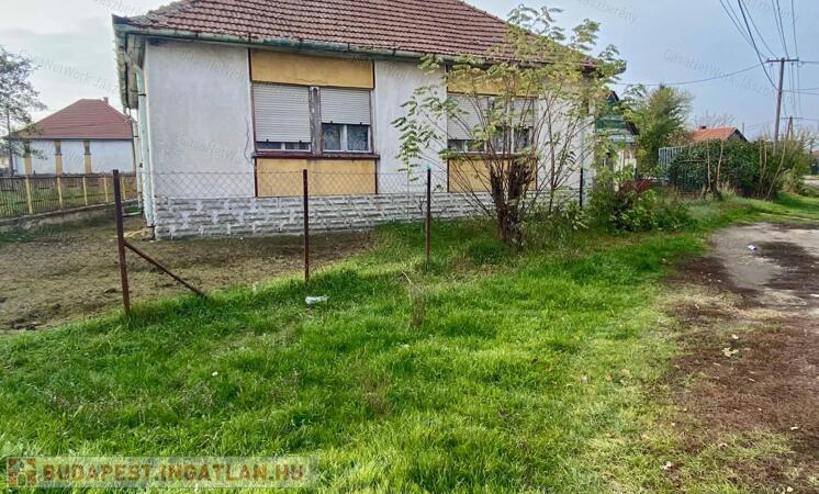 Alattyán községben 96 nm-es családi ház eladó!                                 