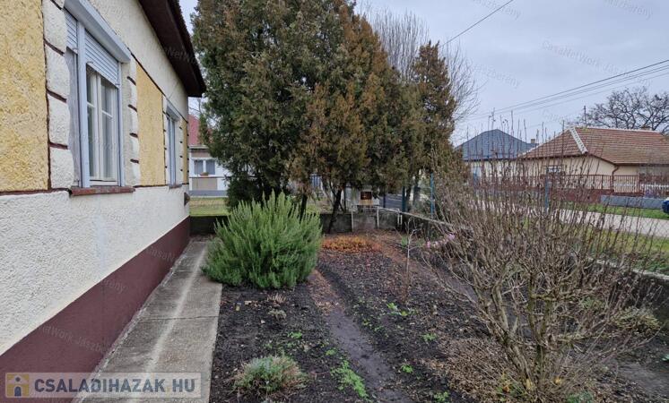 Hevesvezekényen, 101 nm-es, 4 szobás családi ház eladó!                                 