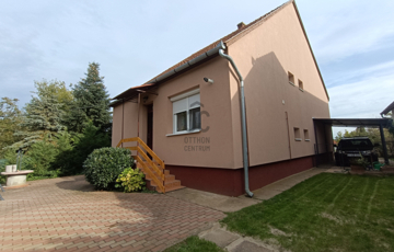 Eladó családi ház