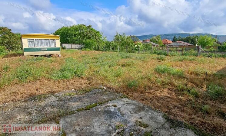 Belterületi építési telek mobilházzal eladó!
