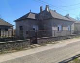 Tiszaföldváron csendes környéken családi ház eladó