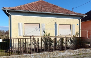 Eladó családi ház