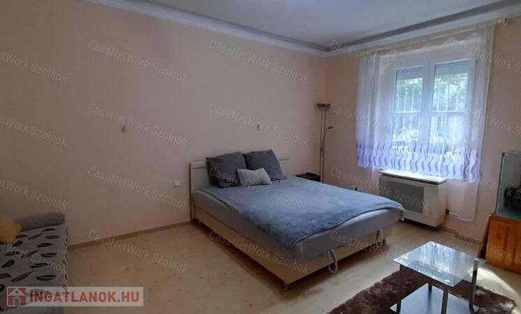 Városközpontban egyszobás lakás hosszútávra kiadó!