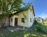 Eladó kertkapcsolatos ikerházfél- Lőrinciben ( Heves vármegye)