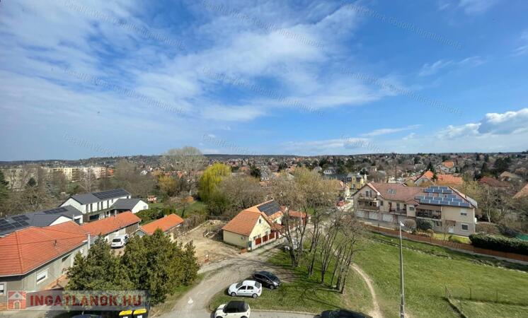 Panorámás kis lakás remek helyen