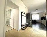 Újszerű családi ház teljes berendezéssel