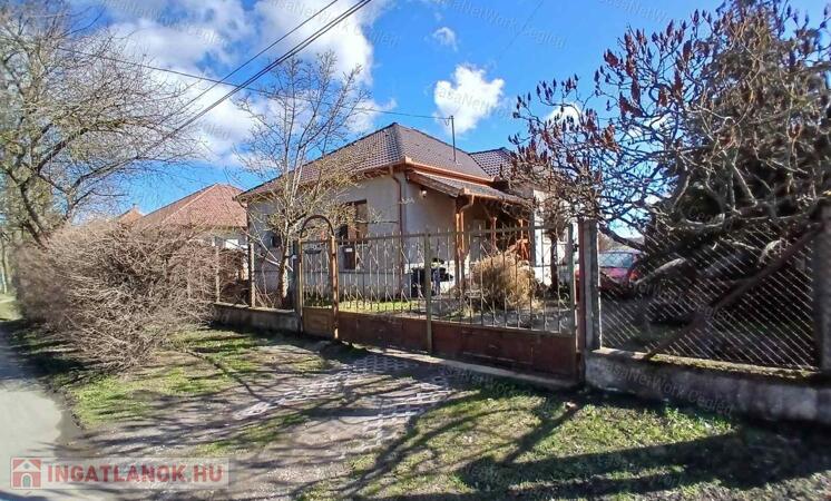 Eladó FARMOS ( Pest megye ) 88 m2 Családi Ház