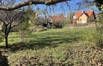 Eladó telek/földterület