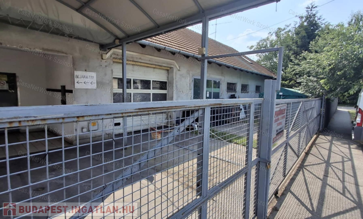 Szolnokon belvároshoz közeli ipari jellegű ingatlan befektetőknek eladó                                 
