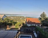 Lélegzetelállító panorámás nyaraló eladó Balatonalmádiban