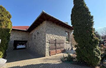 Eladó családi ház