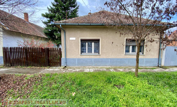 Szarvason, Holt-Köröstől mindössze 1 km-re 2 szobás családi ház eladó                                 