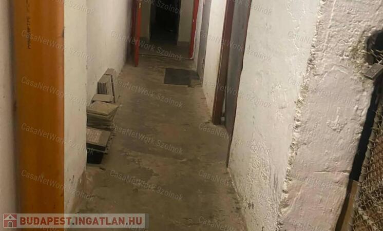 Szolnokon a Malom utcában 9 m2-s pince rekesz eladó!                                 