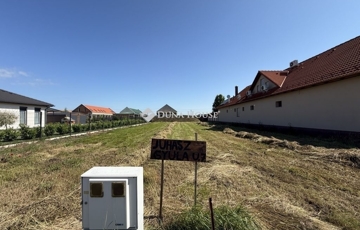 Eladó telek/földterület