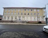 ELADÓ első emeleti irodahelyiség Várpalota központjában!