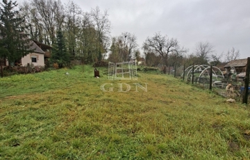 Eladó telek/földterület