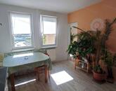 Eladó 3 szobás, 2. emeleti, felújított lakás Szolnokon