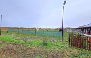 Eladó telek/földterület