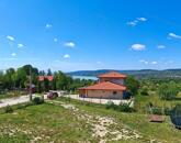 Eladó zöldövezeti, kivételes adottságú családi ház Balatonfűzfőn!