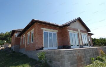 Eladó családi ház