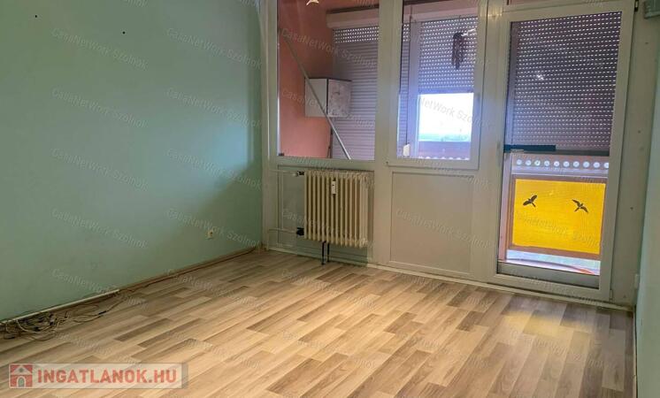 Szolnokon  a Hild V. ltp. 2 szobás lakás eladó!