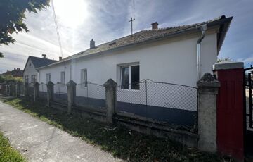 Eladó családi ház