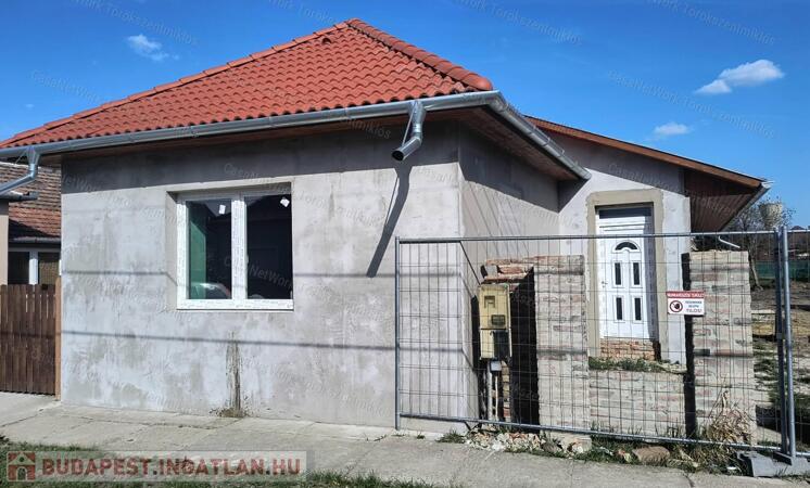 Eladó családi ház törökszentmiklós központjában!                                 