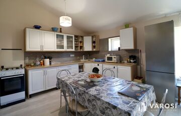 Eladó családi ház