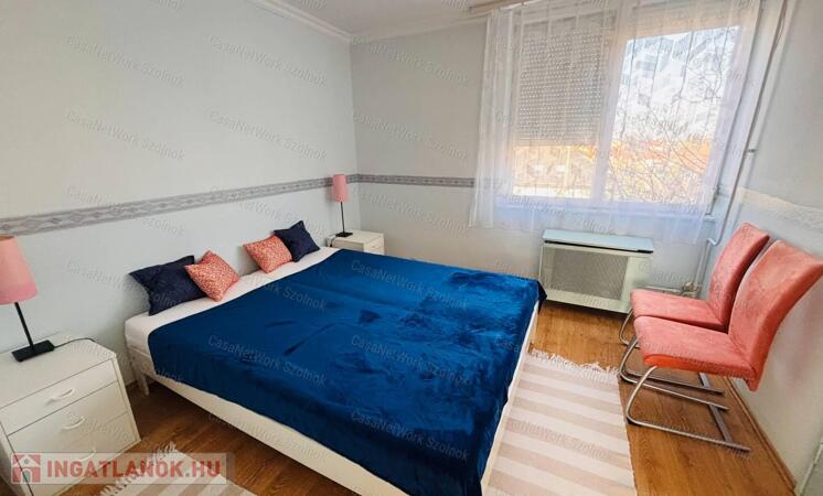 KIADÓ Szolnok, Csokonai úton 2 szobás bútorozott, felújított lakás