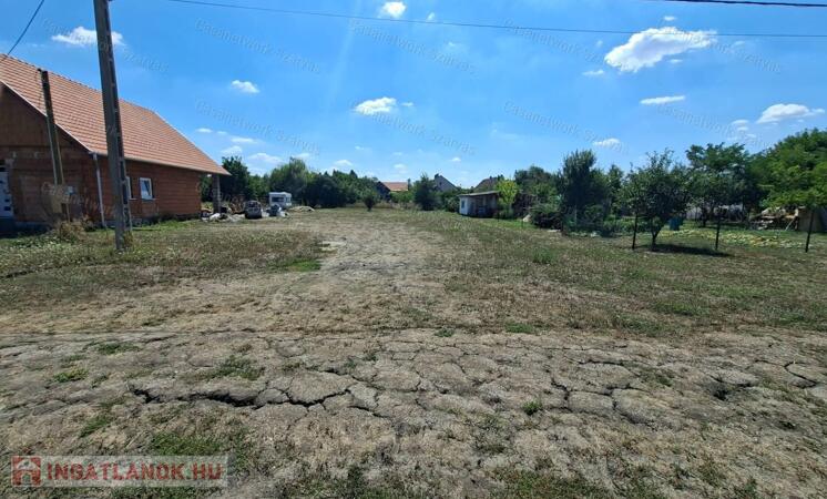 Békésszentandráson, 500 méterre a vízparttól építési telek eladó