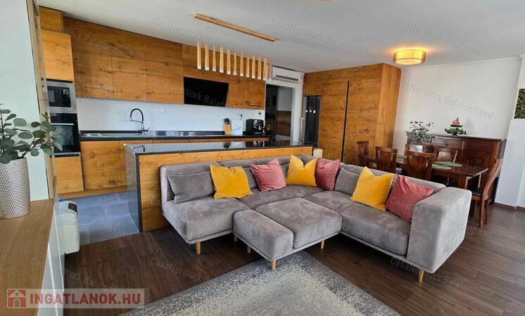 Panorámás lakás eladó Balatonfüreden