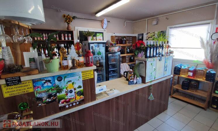 Eladó vendéglátóipari egység, lakóházzal, garázzsal, Szandaszőlősön