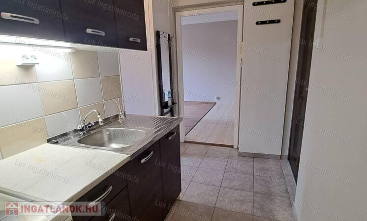 Kiadó igényes, 35 m²-es lakás Oroszlány központi részén!