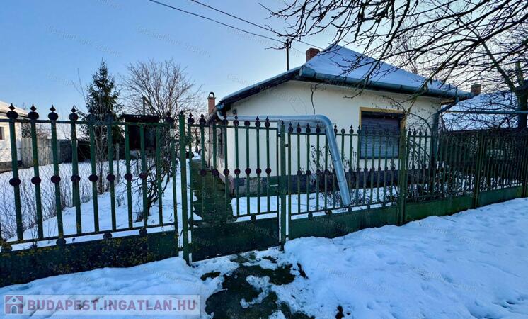 Szarvas külterületén, a Siratói-Szőlőkben eladó egy 70 nm-es tanya                                 