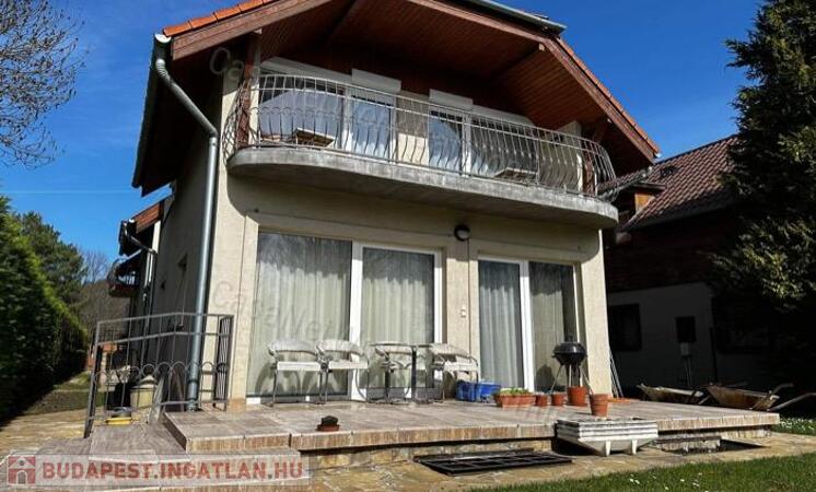 8 lakrészből álló apartmanház kedvező áron eladó                                 