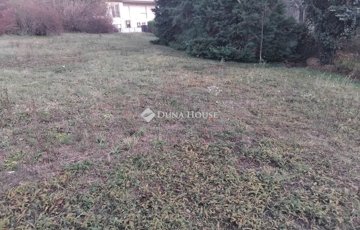 Eladó telek/földterület