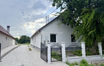 Eladó családi ház
