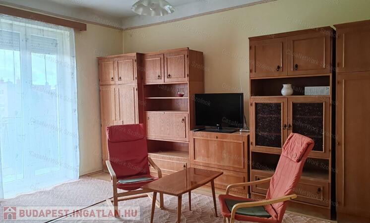 Szolnokon belvárosi garzon eladó - erkélyes, csendes remek befektetés!                                 