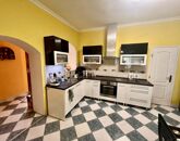 Eladó családi ház Győr 101 900 000 Ft