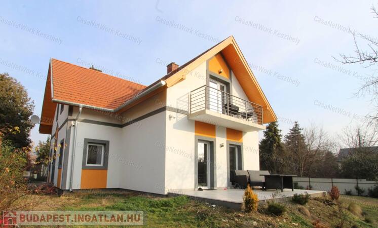 Egyedi hangulatú, újszerű családi ház Gyenesdiáson!                                 