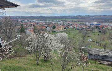 Eladó telek/földterület