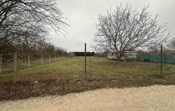 Eladó telek/földterület