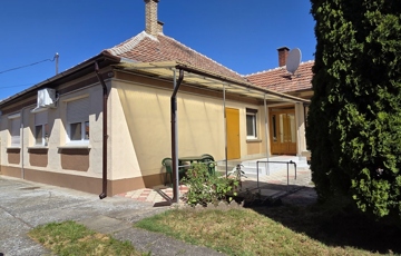 Eladó családi ház