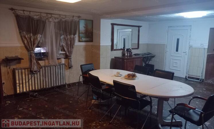 Szolnok eladó családi ház                                 