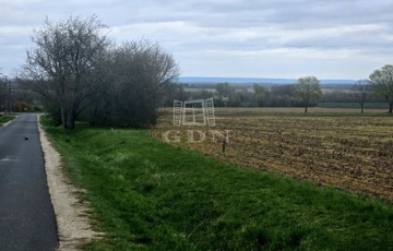 Eladó telek/földterület