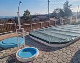 ELADÓ BALATONALMÁDIBAN PANORÁMÁS, MEDENCÉS APARTMANHÁZ