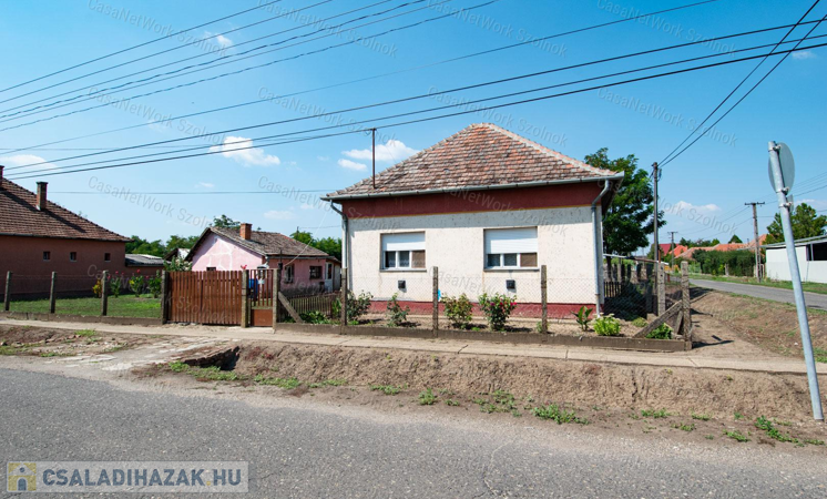 Eladó családi ház Tiszaföldváron!                                 