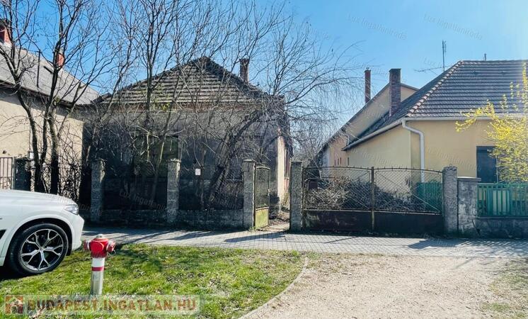 Hatalmas építési telek eladó Ács szívében,1814 nm lehetőség a Fő úton!                                 
