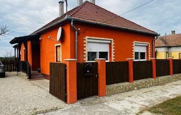 Eladó családi ház